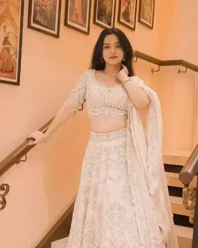 Escort Manvi